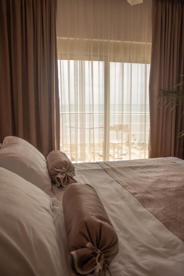 Wave Beachfront Apartments Durres Exterior photo