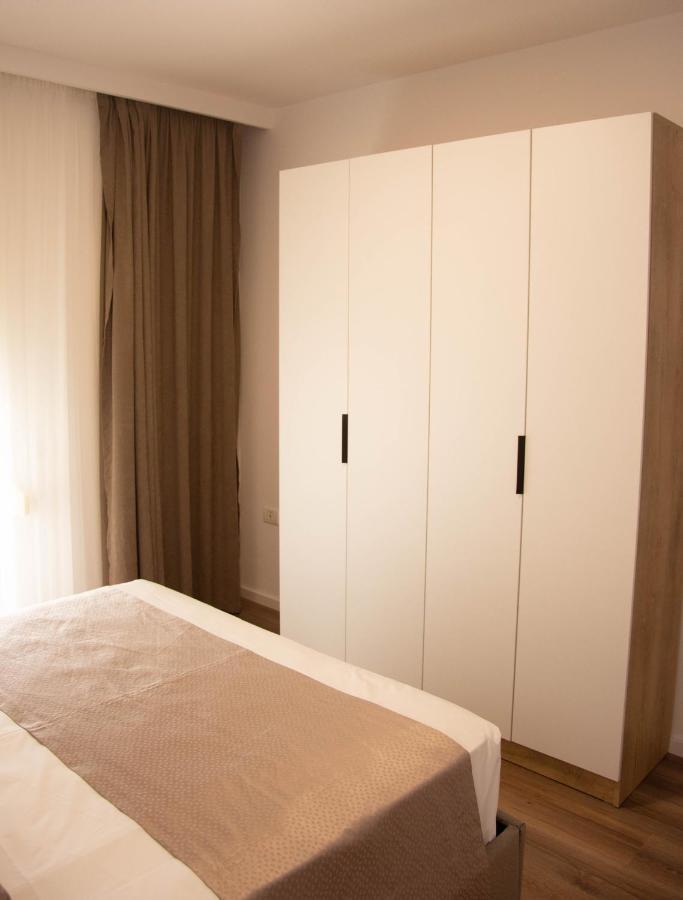 Wave Beachfront Apartments Durres Exterior photo