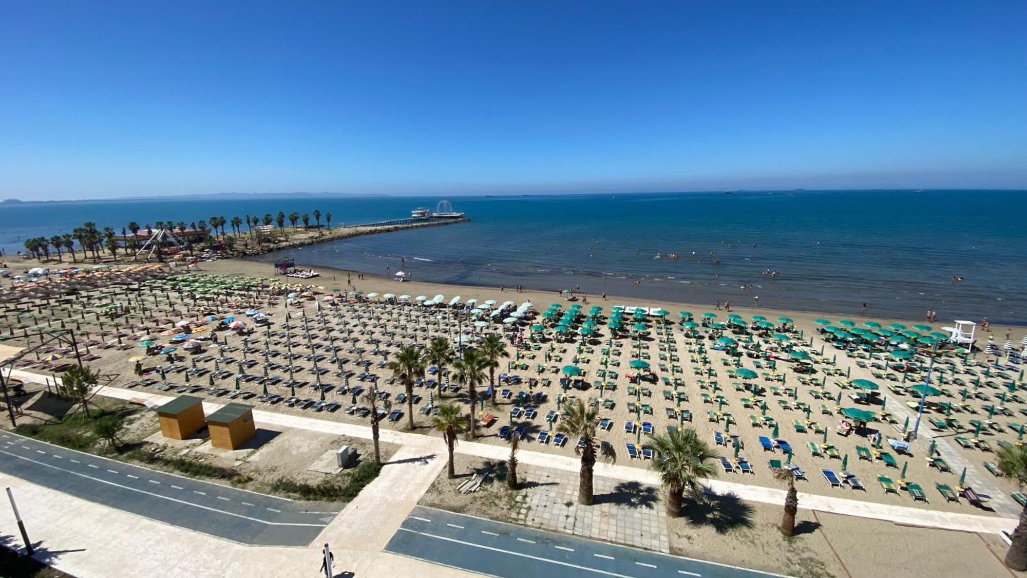 Wave Beachfront Apartments Durres Exterior photo