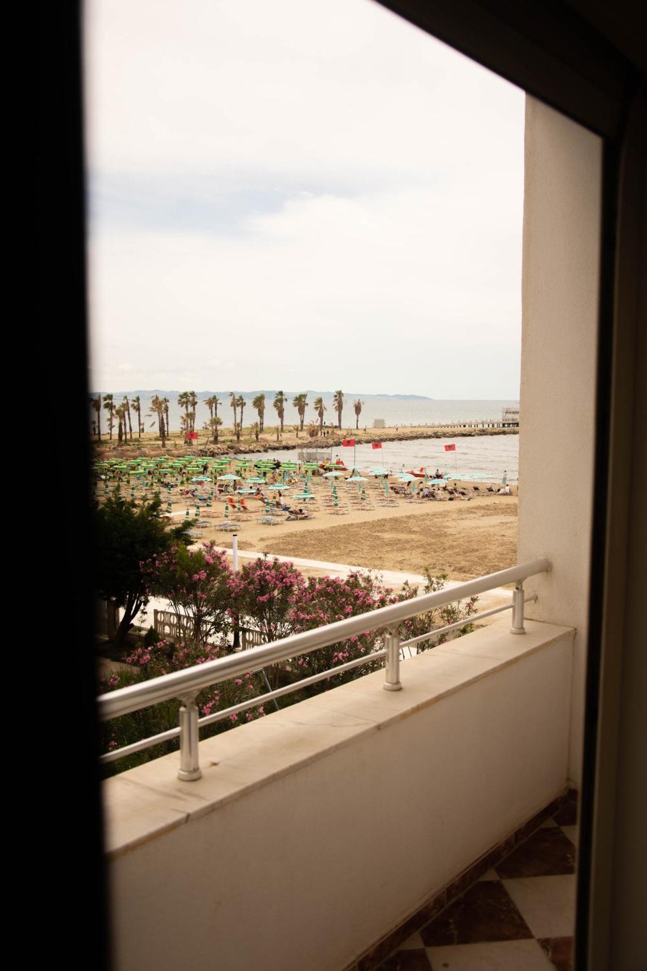 Wave Beachfront Apartments Durres Exterior photo